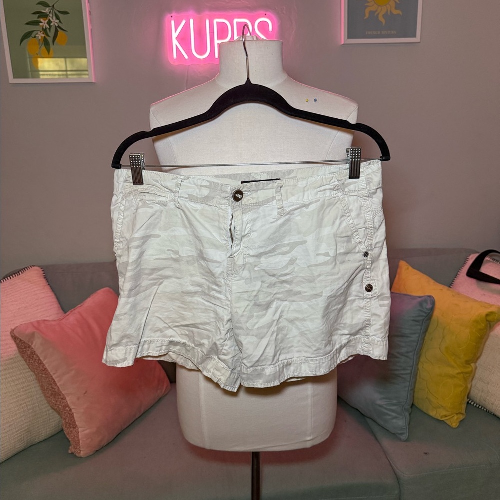 Sanctuary Women's Cream Cargo Shorts